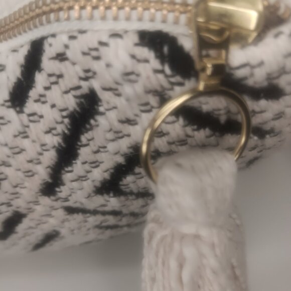 DKNY DECORATIVE PILLOW - Picture 8 of 12